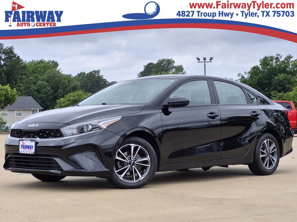 2024 Kia Forte LXS AT's photo