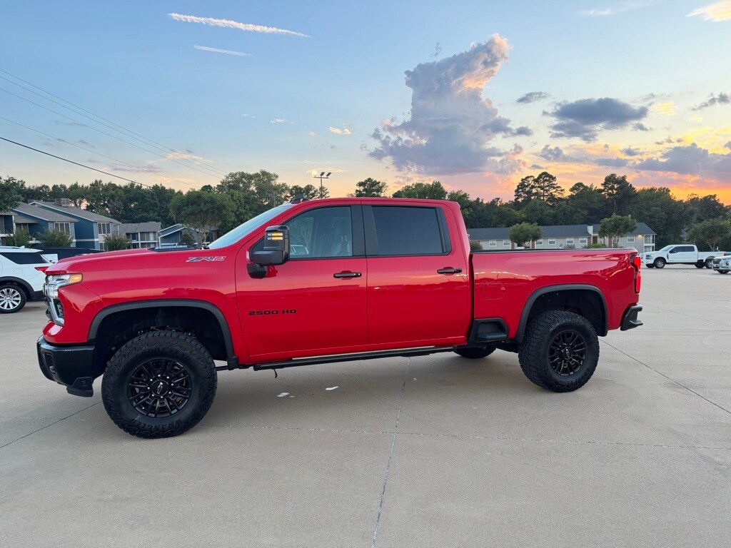 2025 Chevrolet Silverado 2500HD ZR2 photo 3
