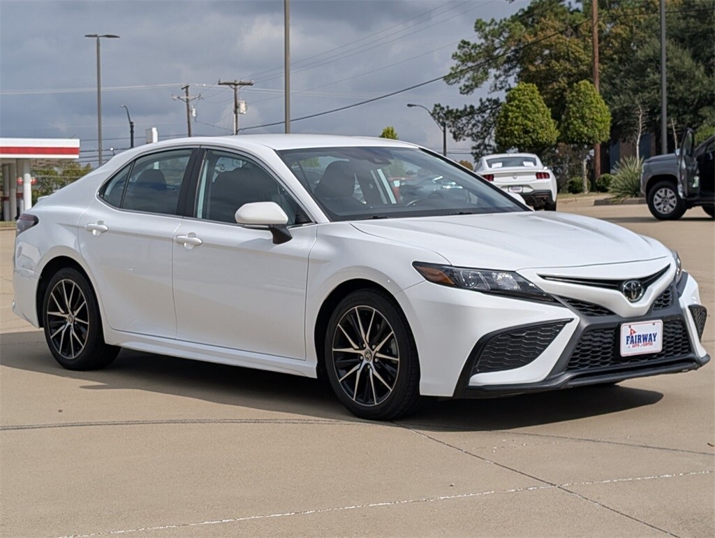 Used 2023 Toyota Camry SE Sedan