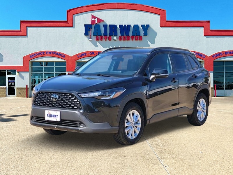 2024 Toyota Corolla Cross LE's photo