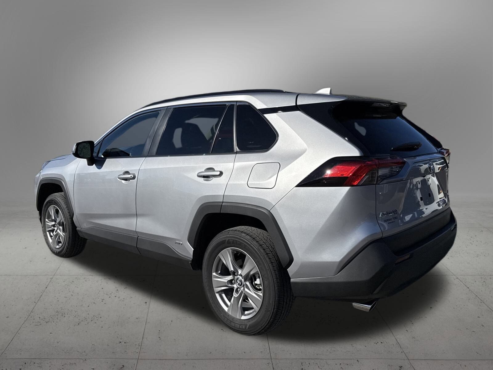 2024 Toyota RAV4 Hybrid XLE photo 3