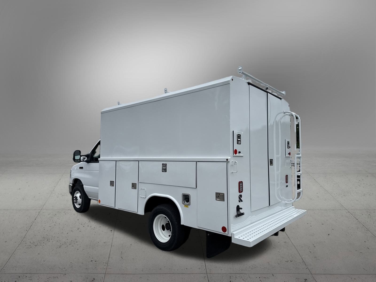2025 Ford E-350 Base photo 3