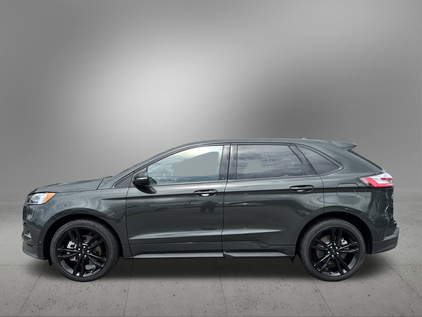 2022 Ford Edge ST photo 2