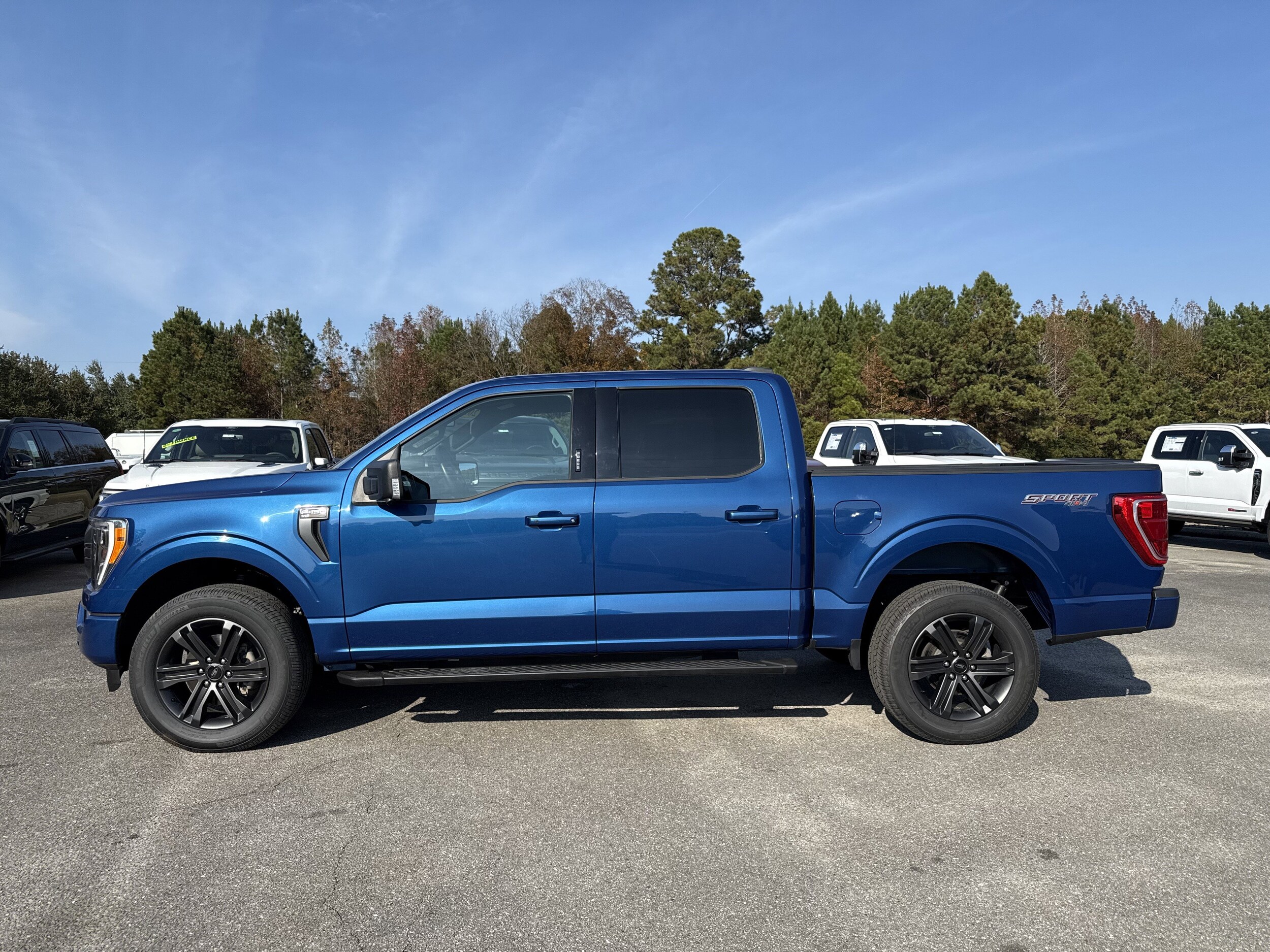 2022 Ford F-150 XLT photo 2