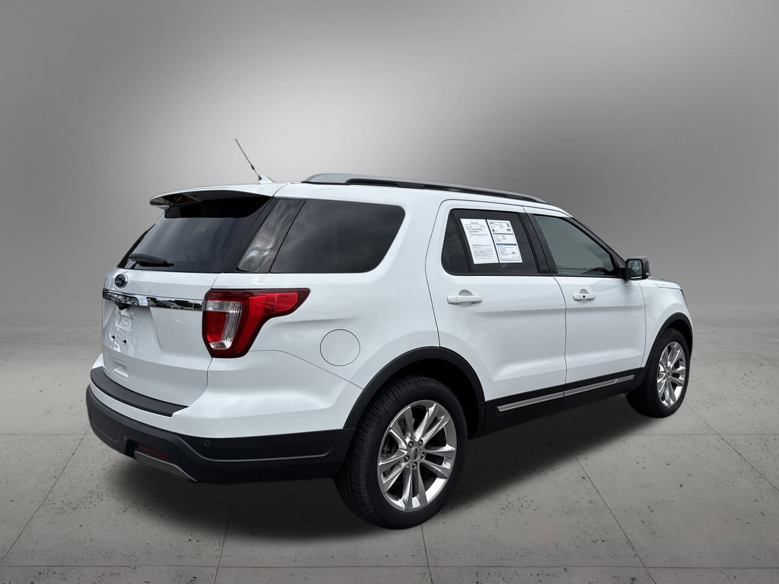 2019 Ford Explorer XLT photo 4