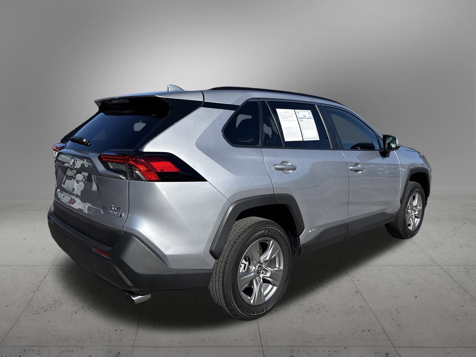 2024 Toyota RAV4 Hybrid XLE photo 4