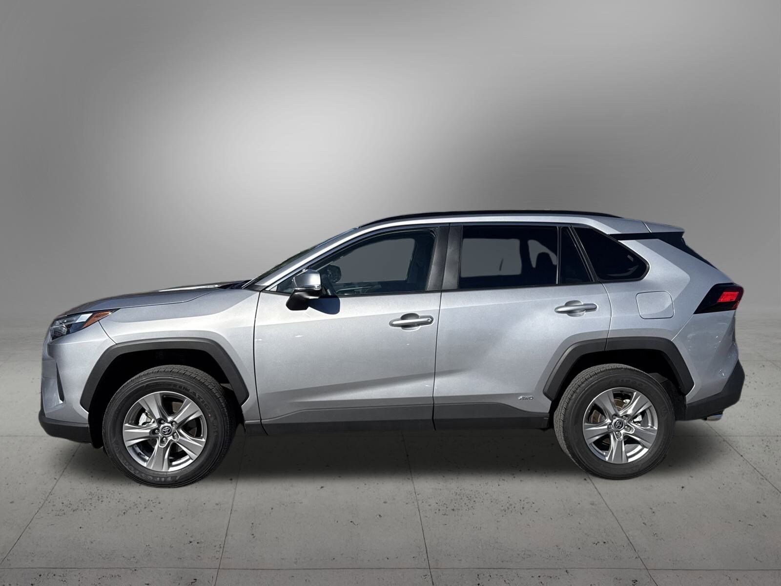 2024 Toyota RAV4 Hybrid XLE photo 2
