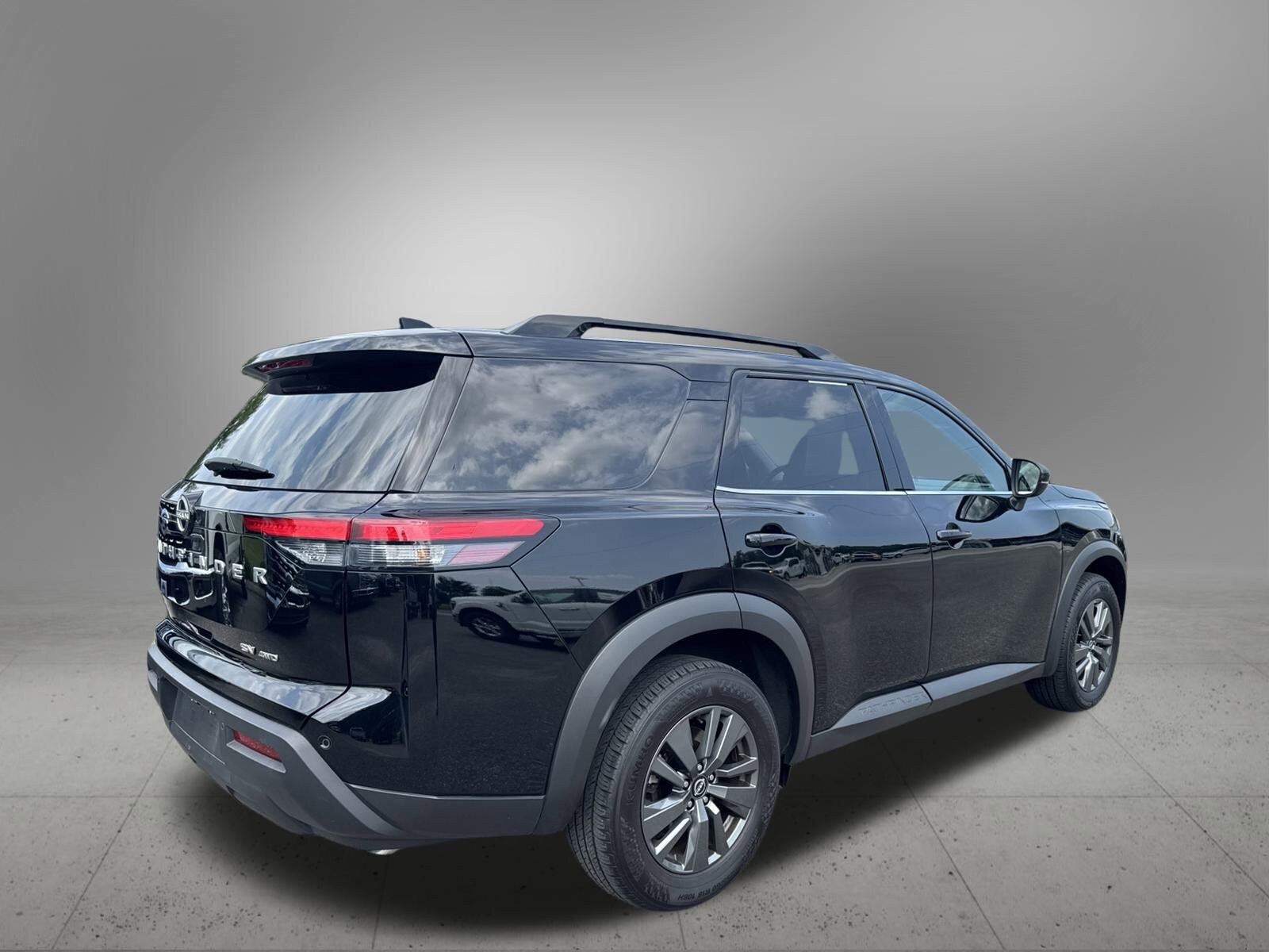 2024 Nissan Pathfinder SV photo 4