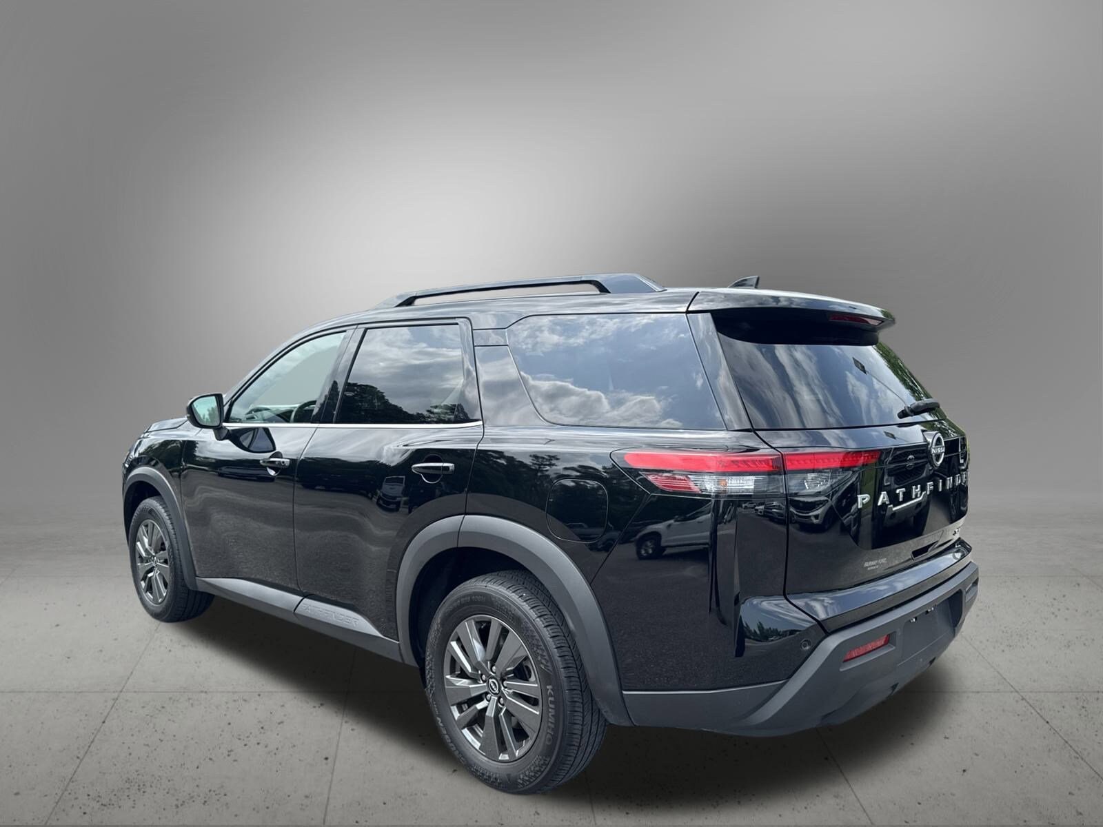 2024 Nissan Pathfinder SV photo 3