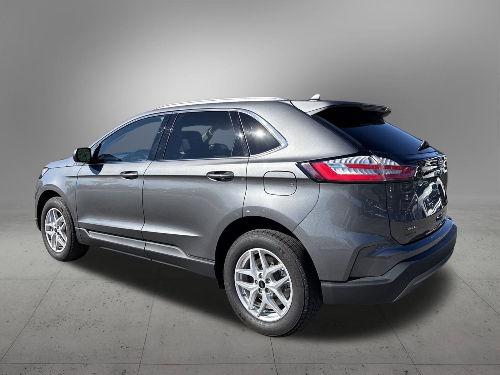 2024 Ford Edge SEL photo 3