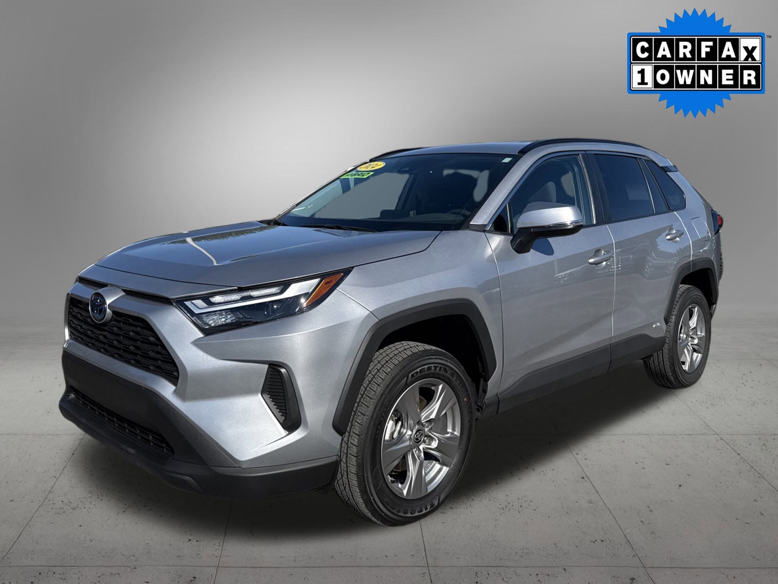 2024 Toyota RAV4 XLE's photo