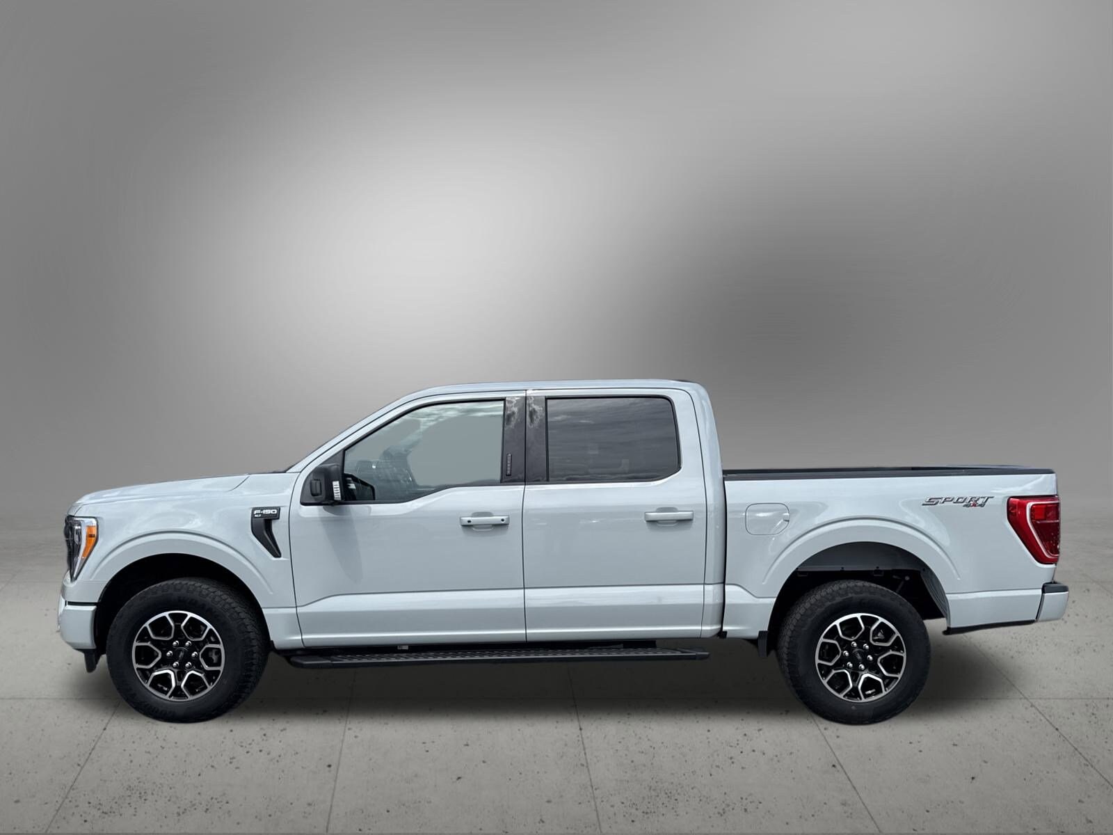 2023 Ford F-150 XLT photo 2