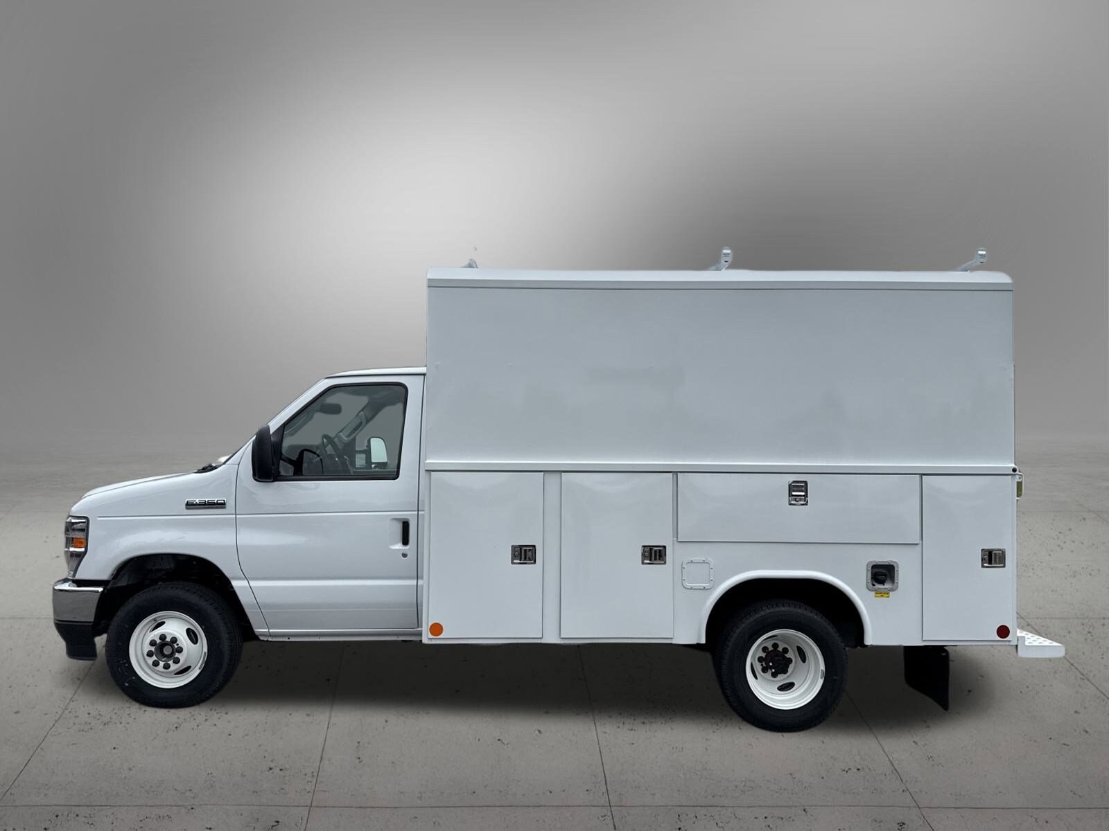 2025 Ford E-350 Base photo 2