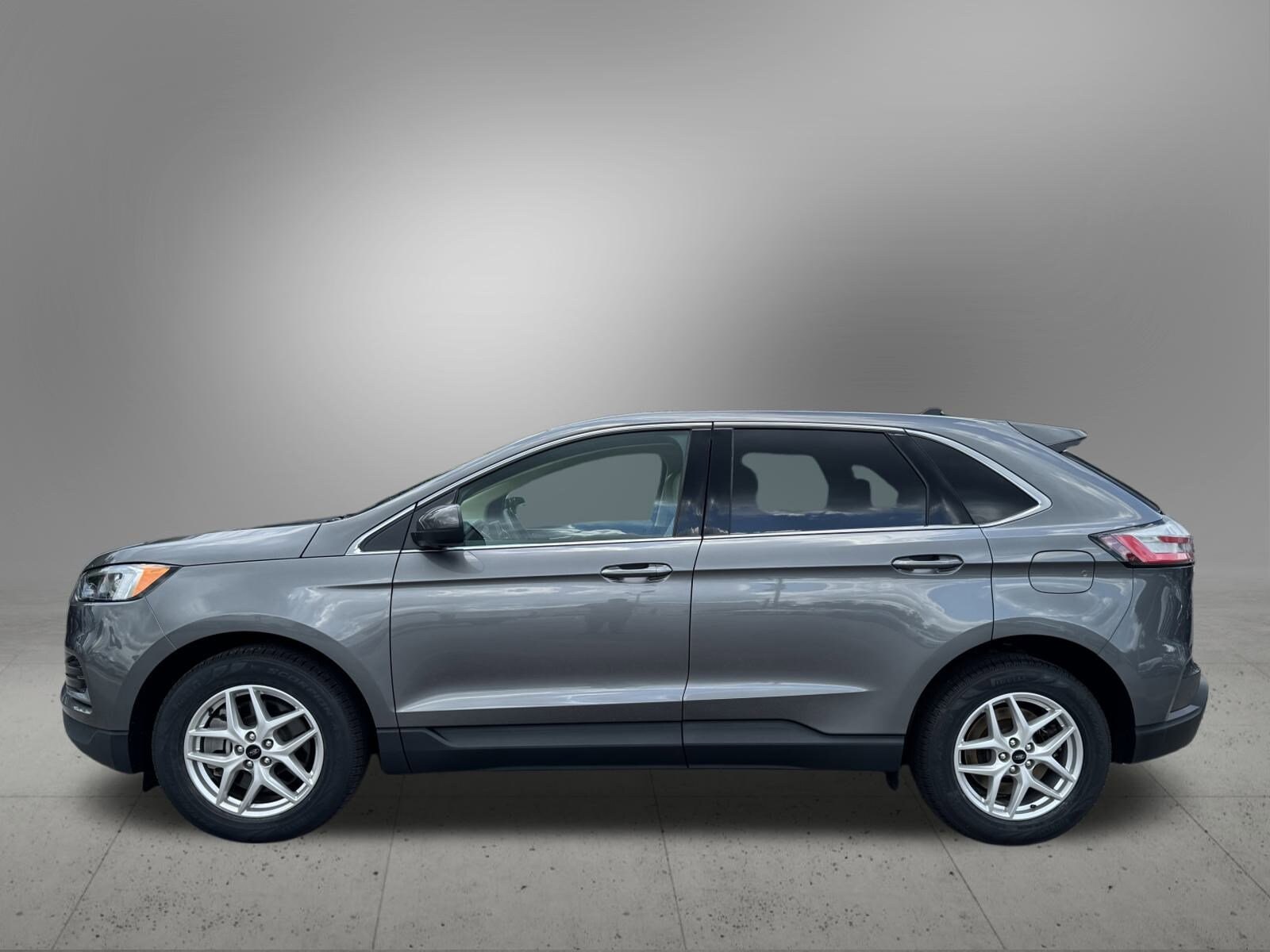 2024 Ford Edge SEL photo 2