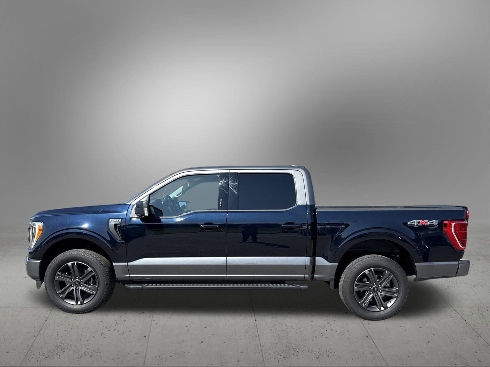 2023 Ford F-150 XLT photo 2