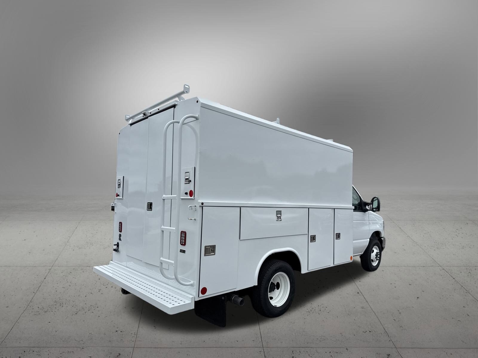 2025 Ford E-350 Base photo 4