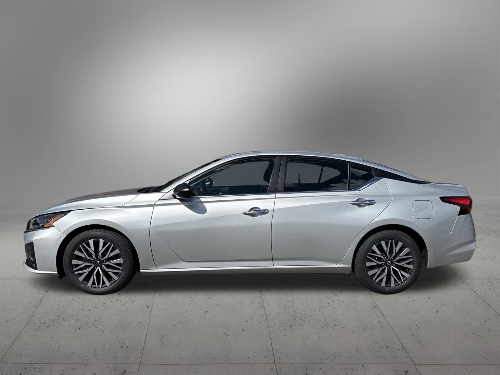 2024 Nissan Altima 2.5 SV photo 2