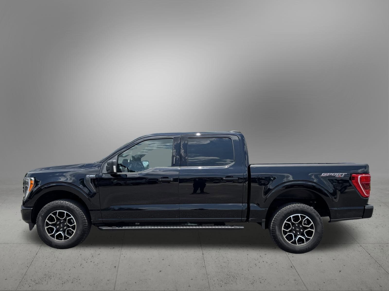 2022 Ford F-150 XLT photo 2