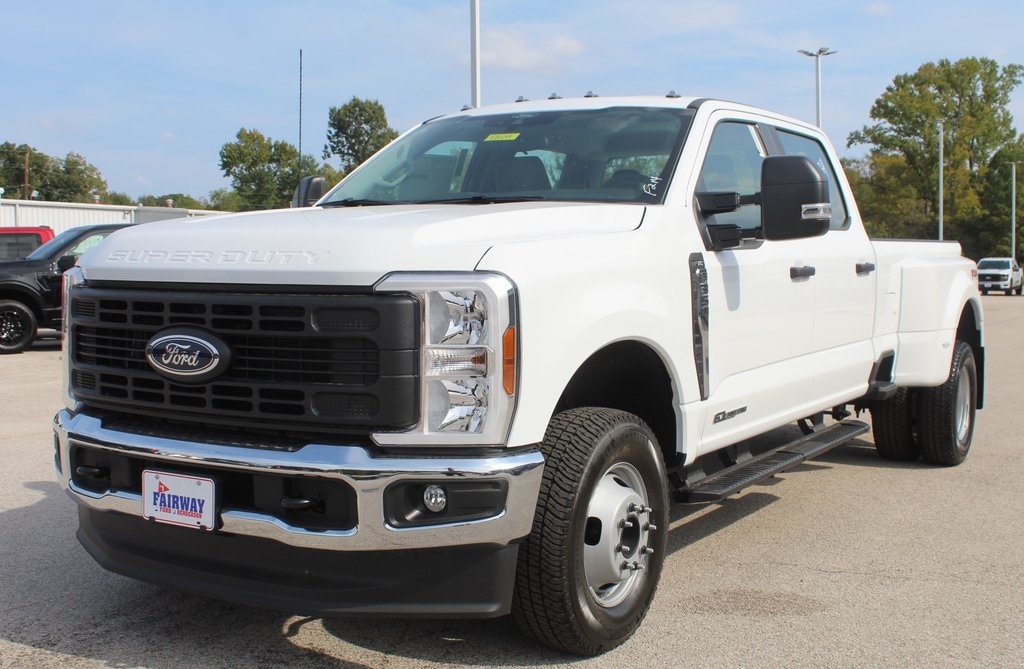 2026 Ford F-350 XL photo 3