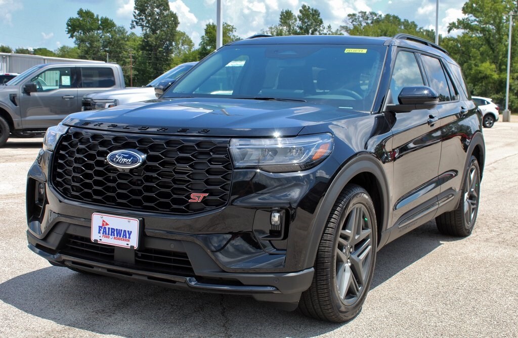 2025 Ford Explorer ST photo 4