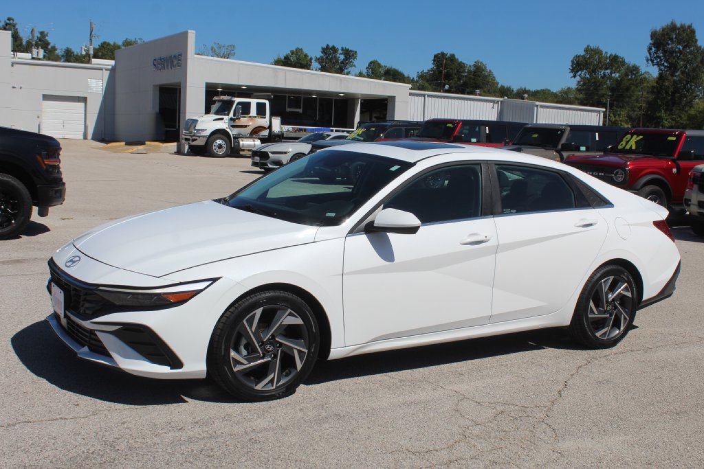 Used 2025 Hyundai Elantra SEL Convenience Sedan