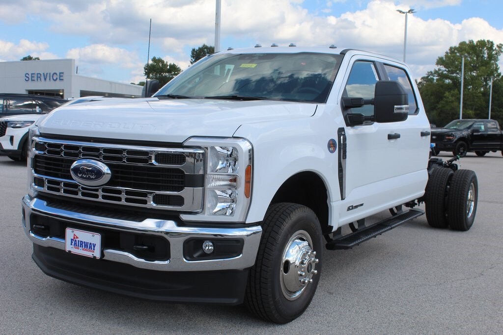 2026 Ford F-350 photo 3