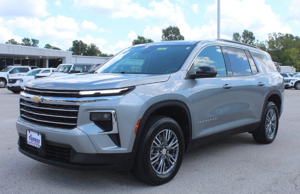 Used 2025 Chevrolet Traverse LT SUV