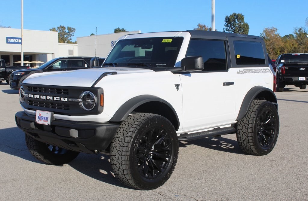 2025 Ford Bronco Base photo 3