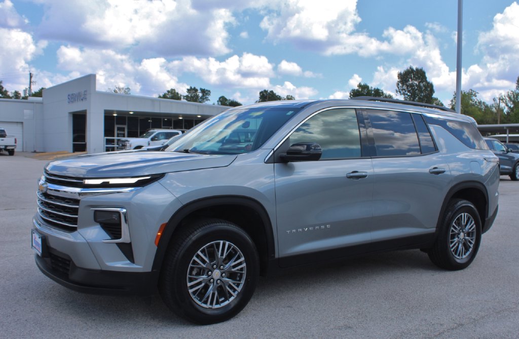 Used 2025 Chevrolet Traverse LT SUV