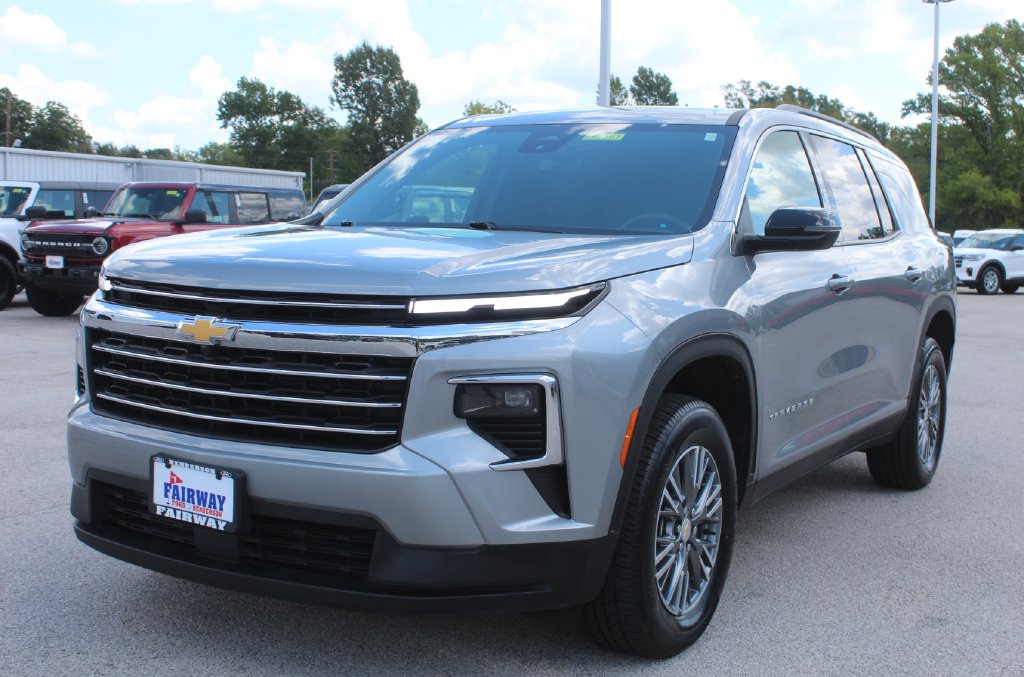 Used 2025 Chevrolet Traverse LT SUV