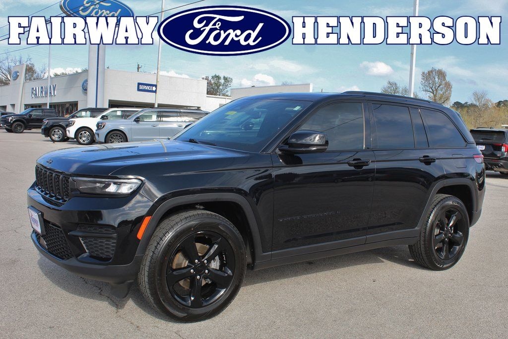 Used 2023 Jeep Grand Cherokee Laredo SUV