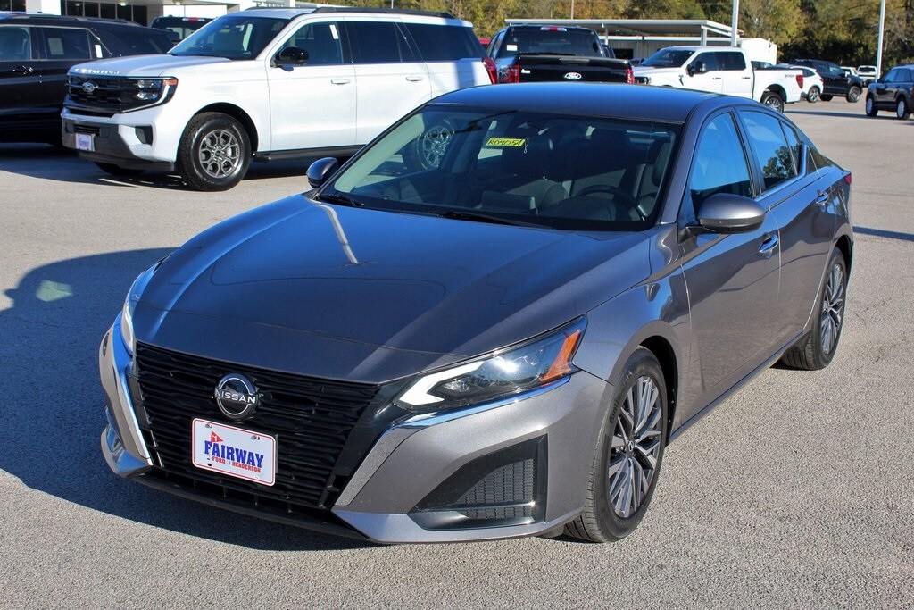 Used 2023 Nissan Altima 2.5 SV Sedan