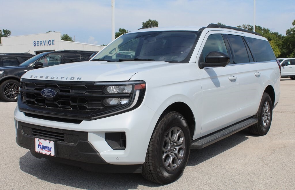 2025 Ford Expedition MAX photo 3