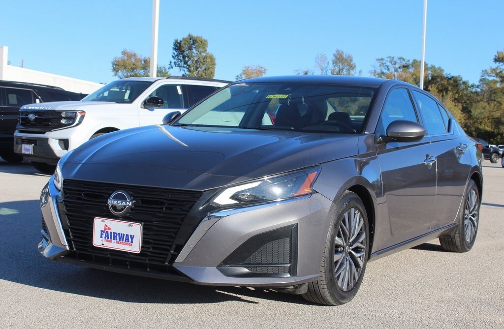 Used 2023 Nissan Altima 2.5 SV Sedan
