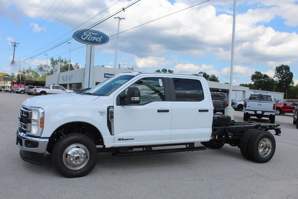 2026 Ford F-350 photo 2