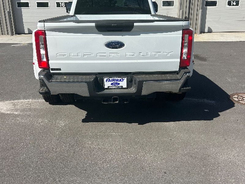 2023 Ford F-350 photo 4