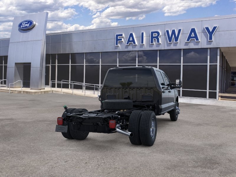 2025 Ford F-350 Super Duty Chassis Cab XLT - Photo 9