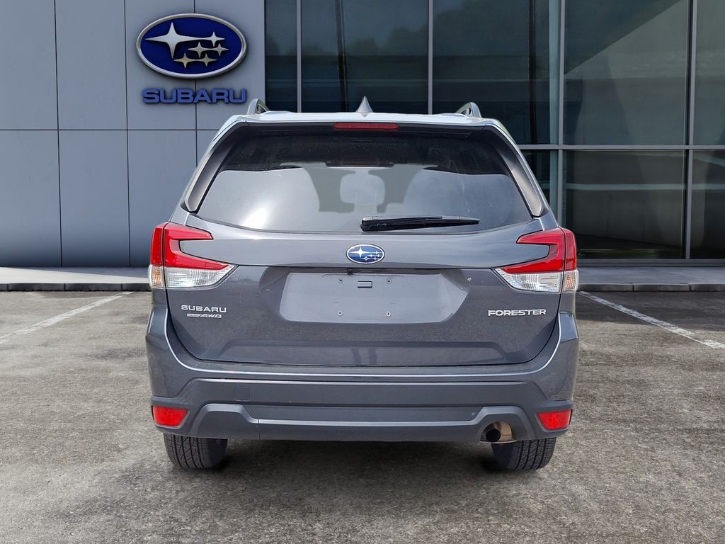 2023 Subaru Forester Premium photo 4