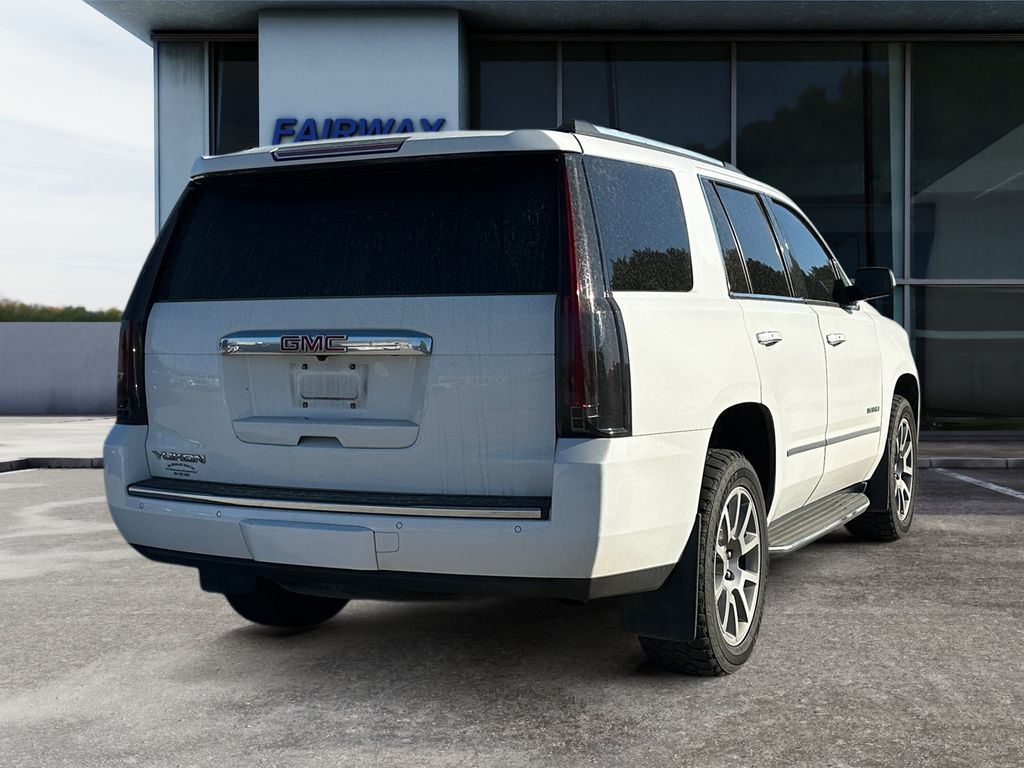 2017 GMC Yukon Denali photo 6