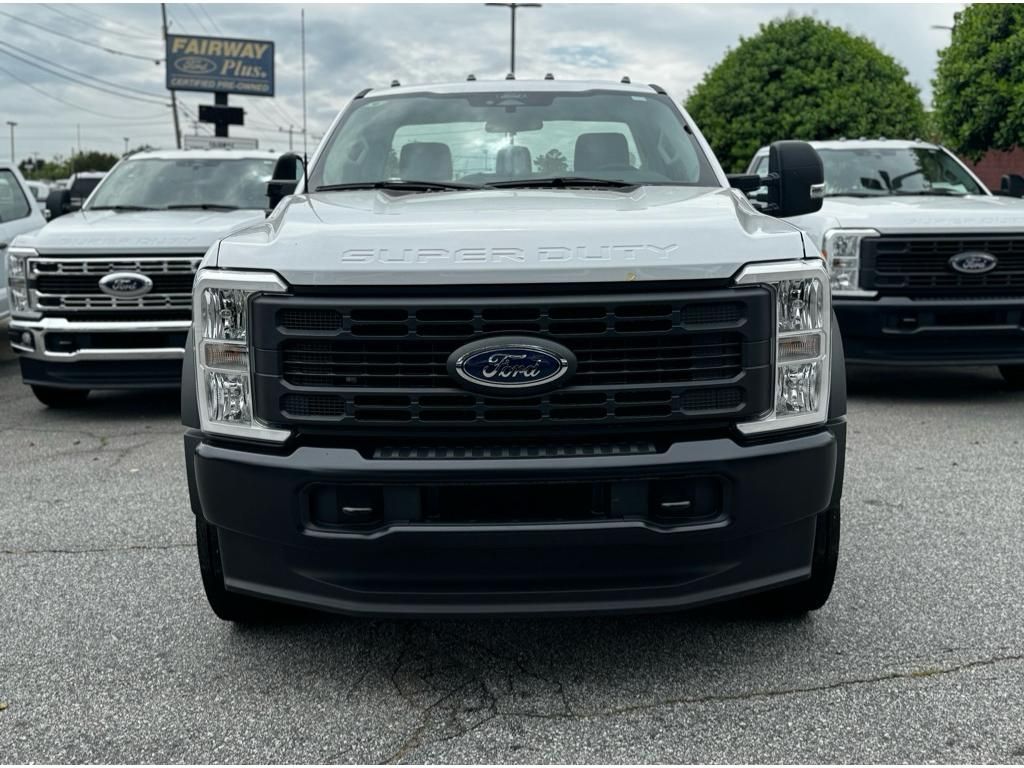 2024 Ford F-600 photo 2