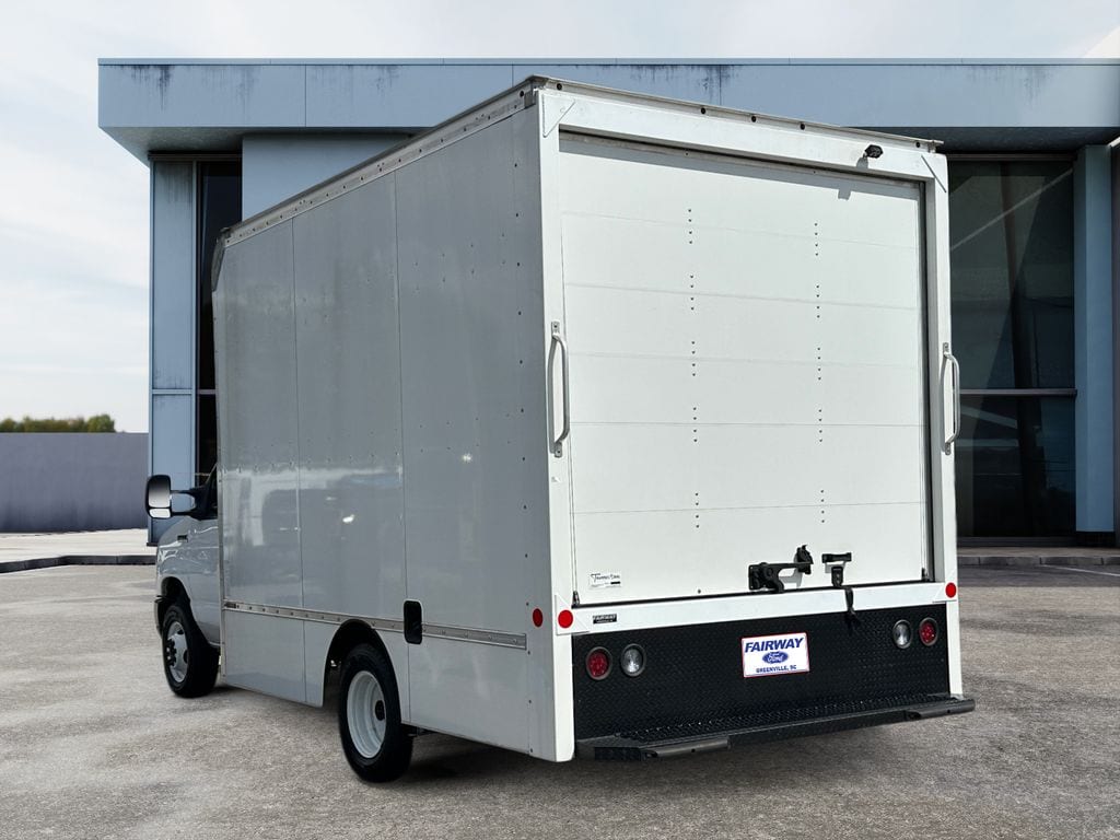 2024 Ford E-350 Cutaway Base photo 4