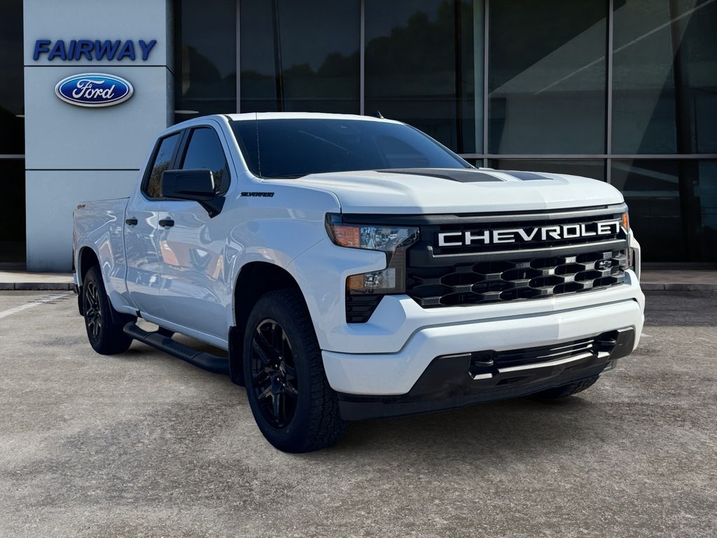2024 Chevrolet Silverado 1500 Custom photo 3