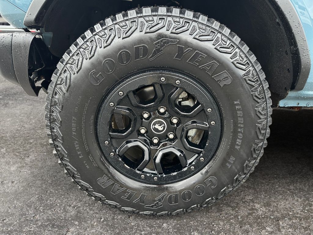 2023 Ford Bronco photo 3