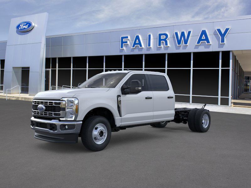 2025 Ford F-350 Super Duty Chassis Cab XL's photo