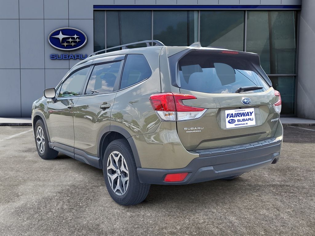 2022 Subaru Forester Premium photo 4