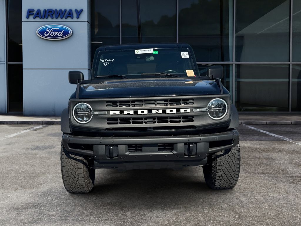 2021 Ford Bronco Black Diamond photo 2