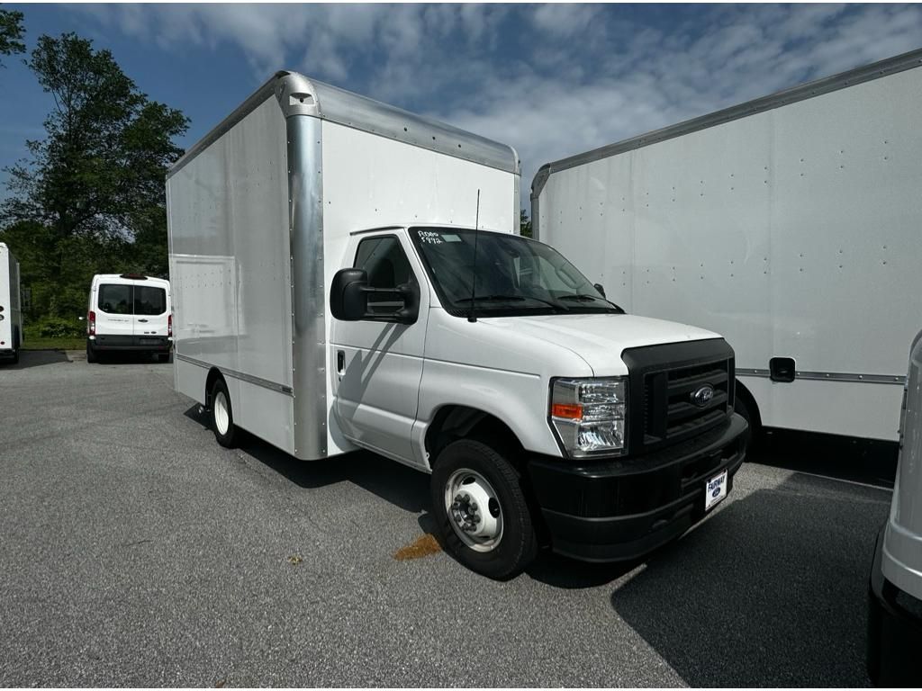 2023 Ford E-450 Stripped Chassis photo 2