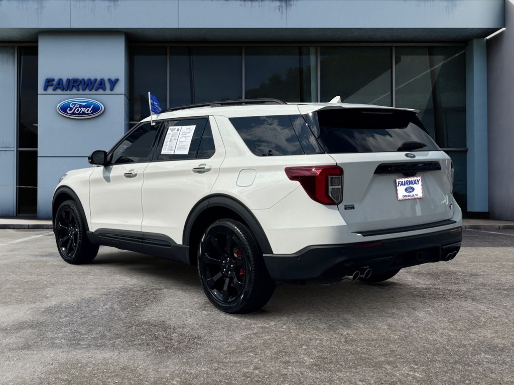 2023 Ford Explorer ST photo 4