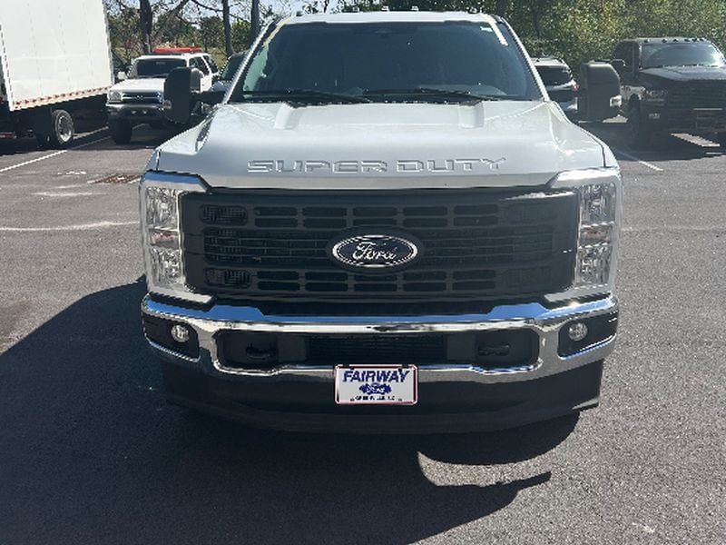 2023 Ford F-350 photo 2