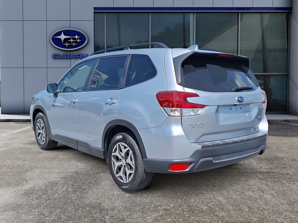 2021 Subaru Forester Premium photo 4